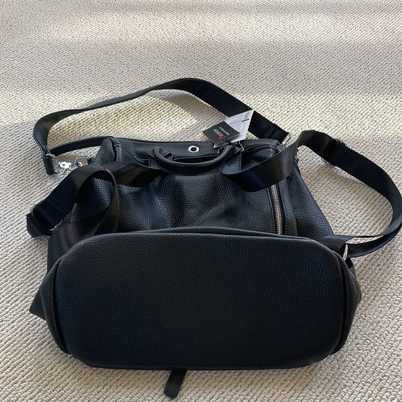 🌿NWT Black genuine leather backpack / shoulder bag🌿 - Picture 2 of 6